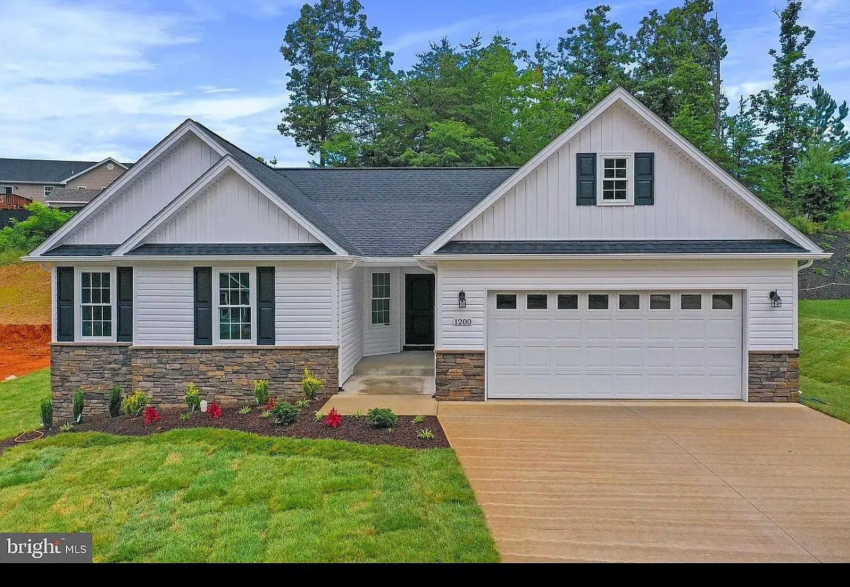 3 bed, 1700 sqft, $2,685 — Photo 1