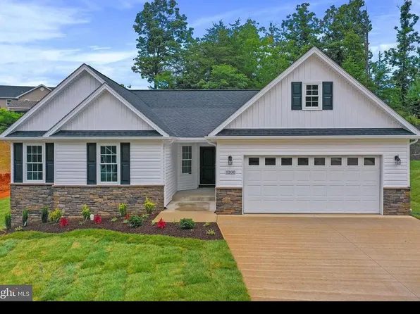 1200 Happy Ridge Dr, Front Royal, VA 22630