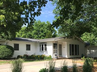 610 N 9th St, Petersburg, IL 62675