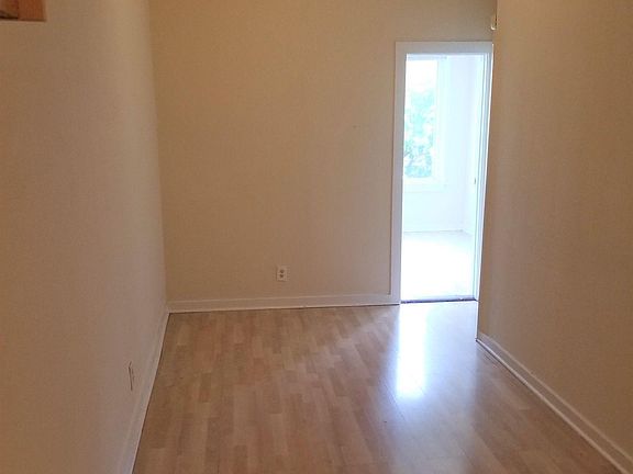 4th image of 4408 N Magnolia Ave #620