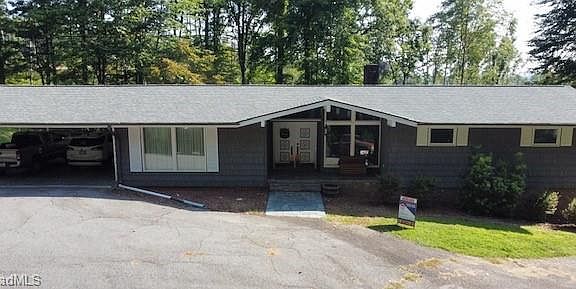 5th image of 2082 Mountain Valley Church Rd