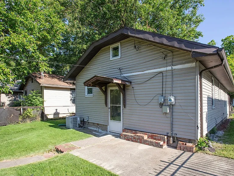 1342 Miner St — Photo 6