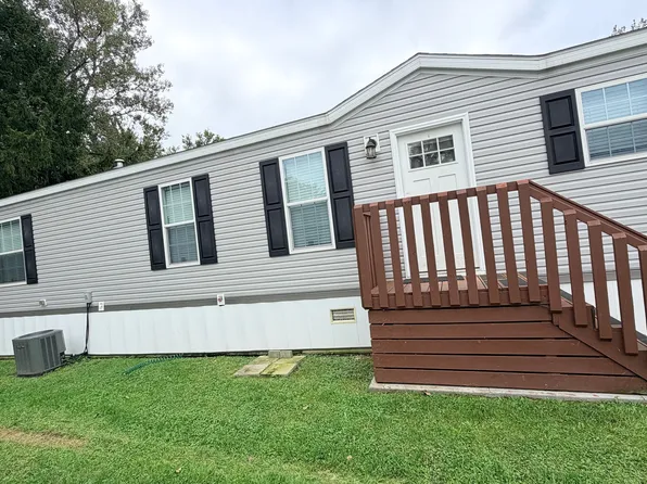 4937 Ruben Dr, Davenport, IA 52806