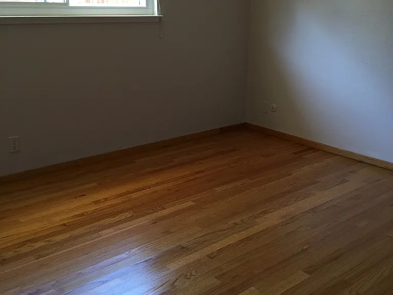 953 Henderson Ave — Photo 12