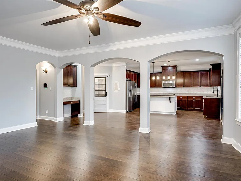 8647 Crenshaw Dr — Photo 10