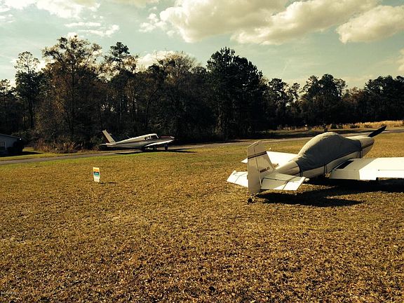 2nd image of 150 SW Cessna Ct
