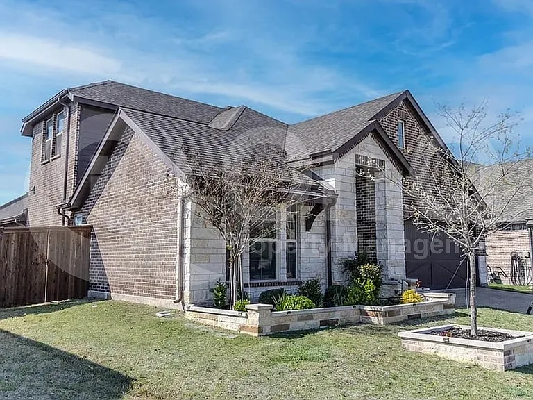3215 Mattie Grey Ln — Photo 3
