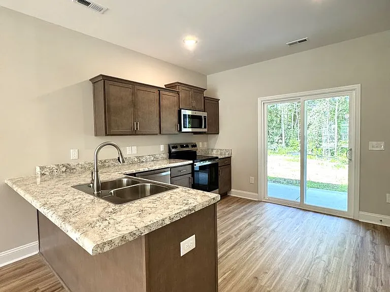 100 Loren Rd — Photo 6