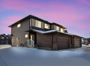 5621 Hawthorn Way SW, Edmonton, AB T6X3C1