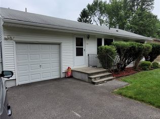 105 Stonecrest Dr, Syracuse, NY 13214