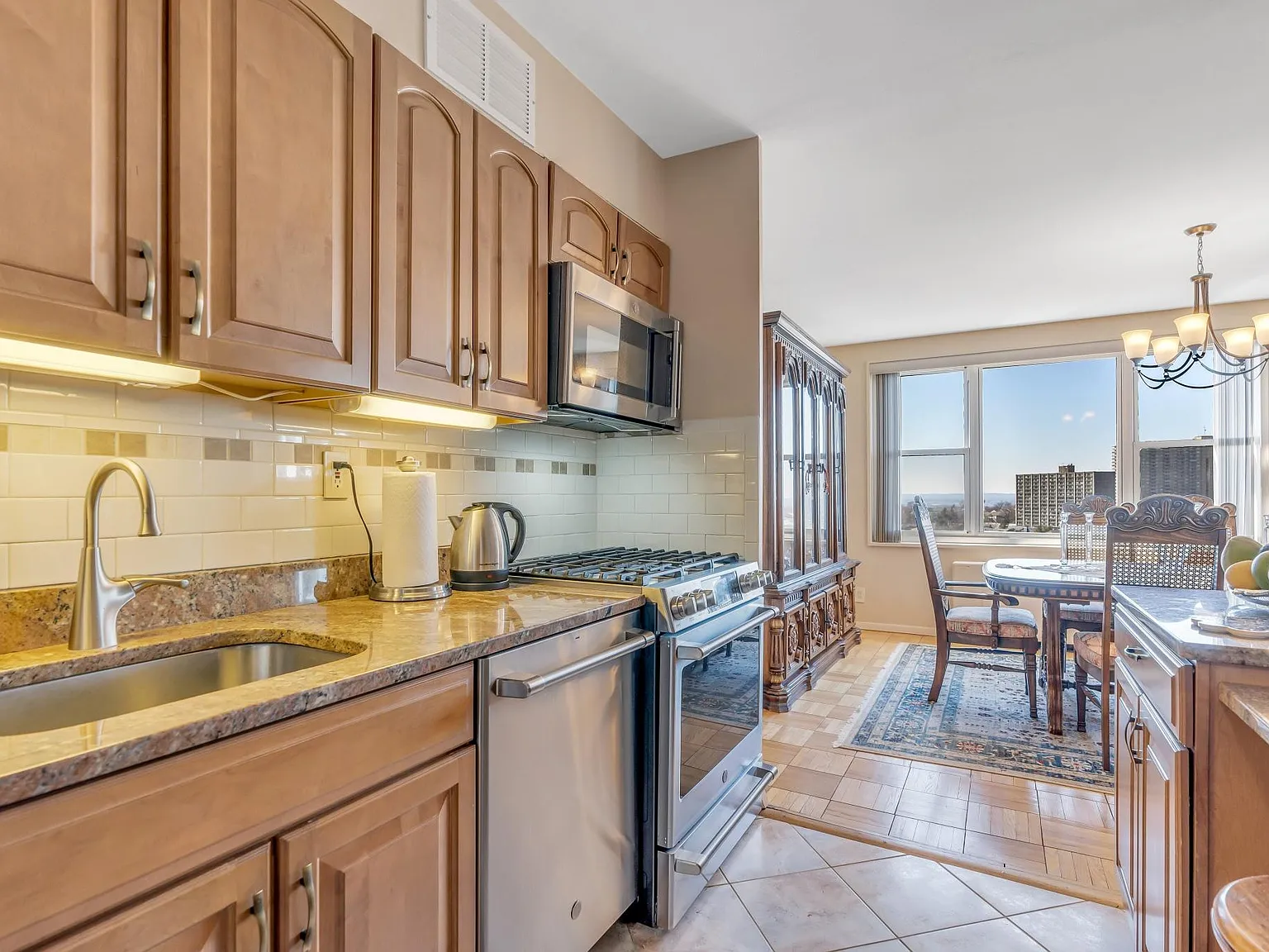 2 bed, 1290 sqft, $3,850 — Photo 4