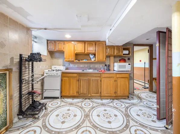 448 East 48th Street image 19 of 29