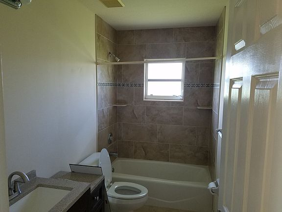 3rd image of 1217 SE 8th Pl #Duplex
