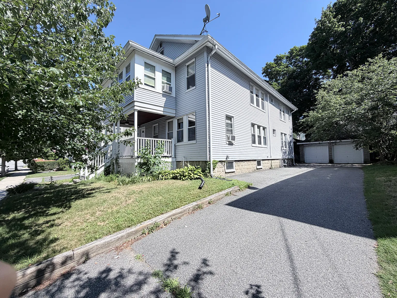 2 bed, 1000 sqft, $2,575 — Photo 1