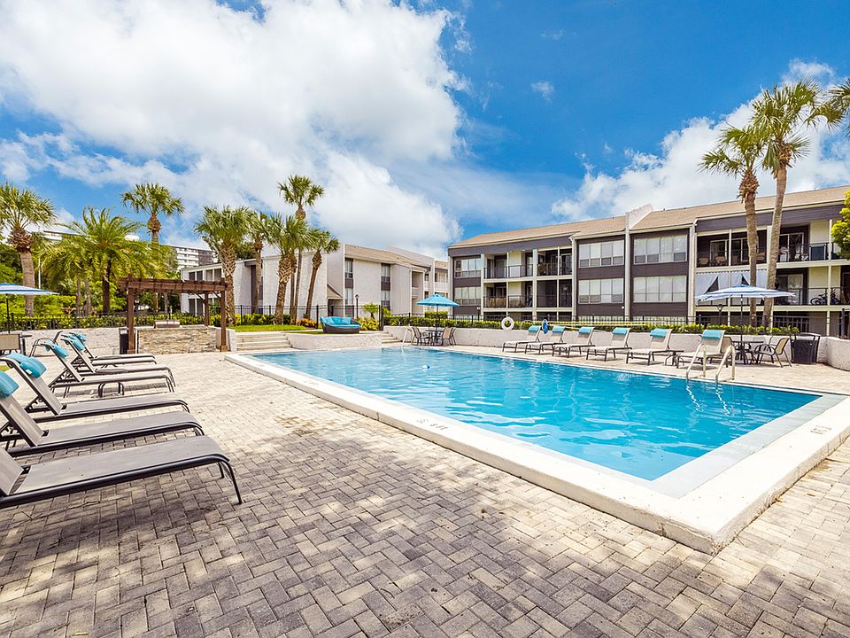 001_Pier5350Apts_ExtAmen_xs