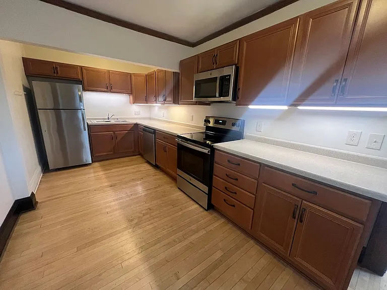 615 E Gorham St #4 — Photo 2