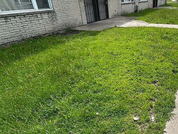 2nd image of 1263 Division St