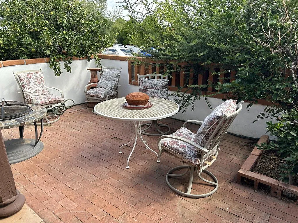 276 S Paseo Sarta A — Photo 1