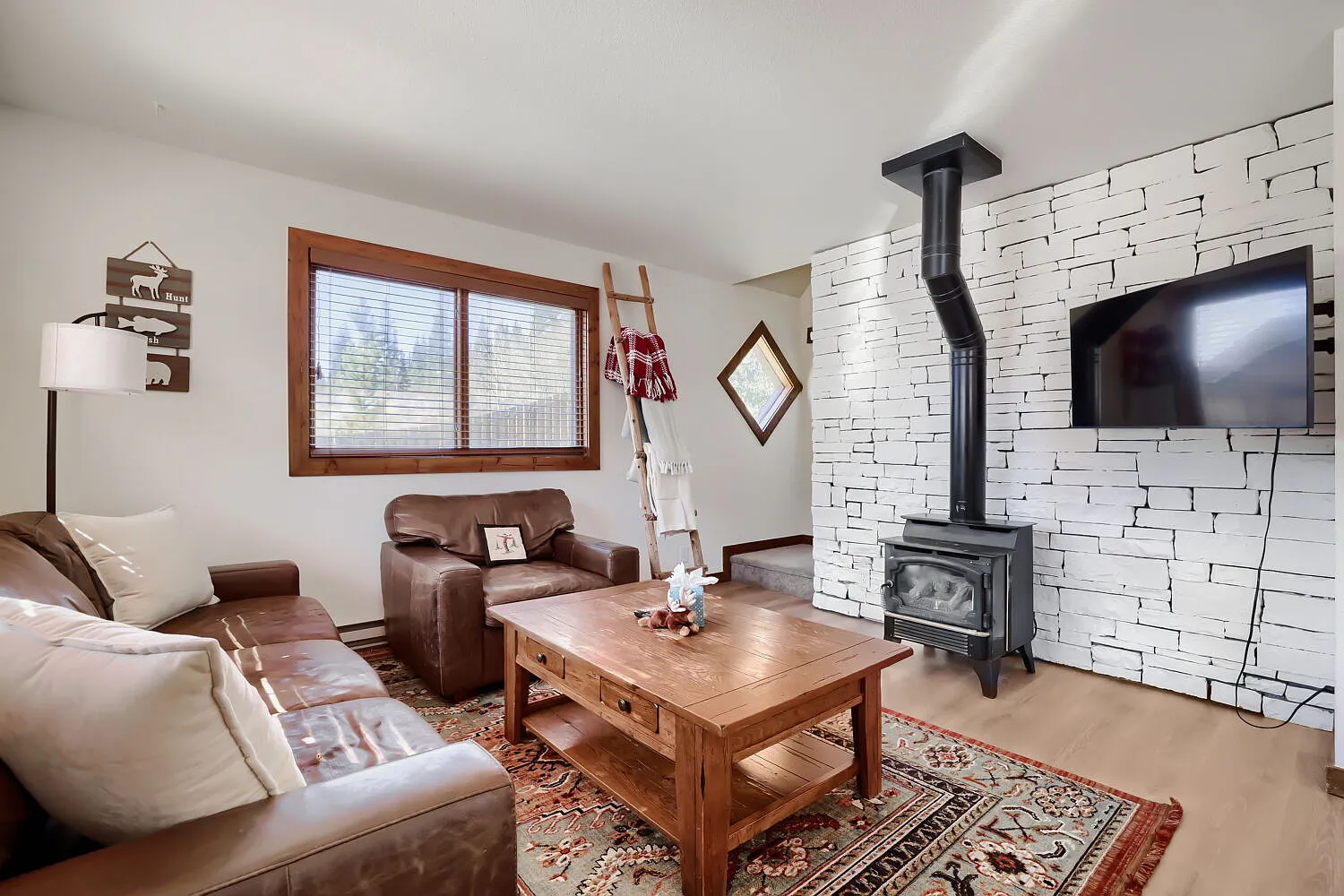 4 bed, 2.0 bath, $3,400 — Photo 1