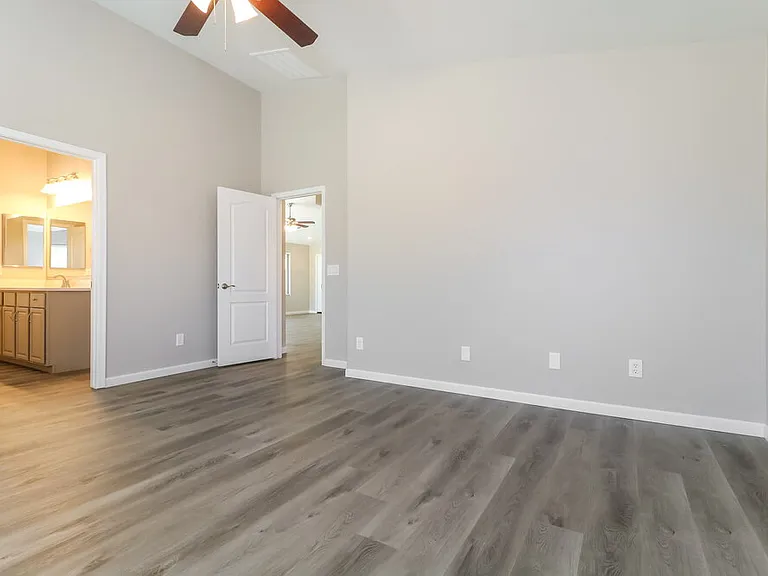 5807 S 248th Ln — Photo 10