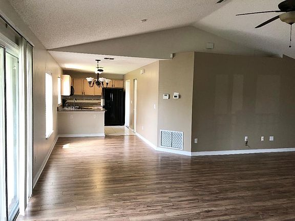 4th image of 500 Saint Croix St
