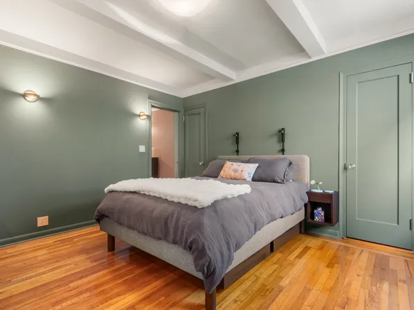 333 East 43rd Street image 7 of 13