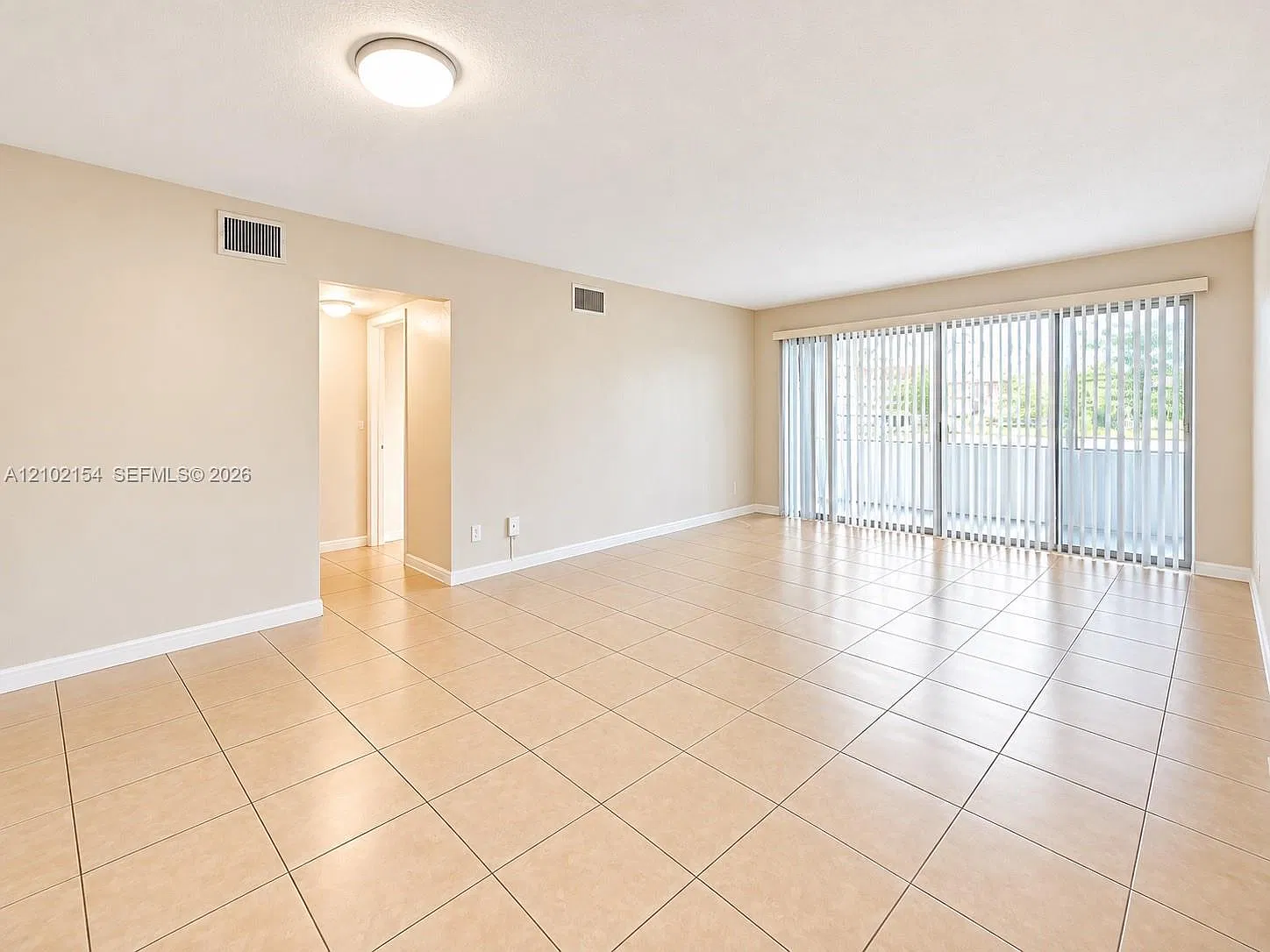1735 Dewey St — Photo 3