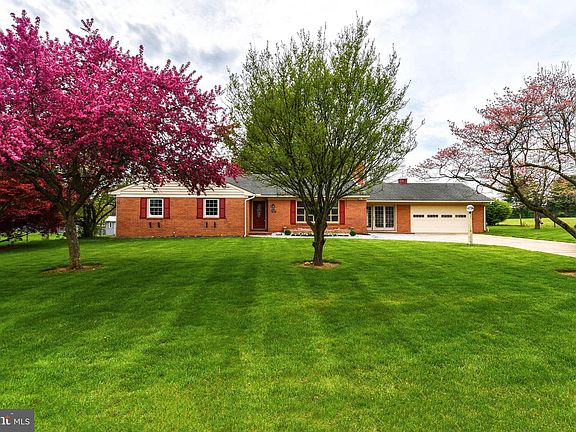 2nd image of 17527 Woodlawn Dr