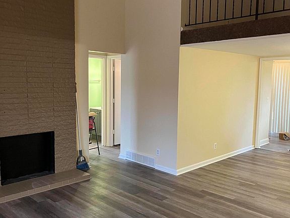 3rd image of 1936 Goldsmith Ln APT 5