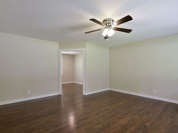 3rd image of 1137 W Main St