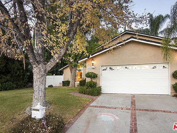 3rd image of 30721 Lakefront Dr