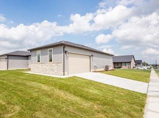 6805 N 9th St, Lincoln, NE 68521