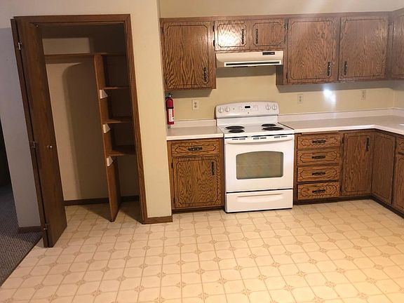5th image of 210 S Linden St APT 1