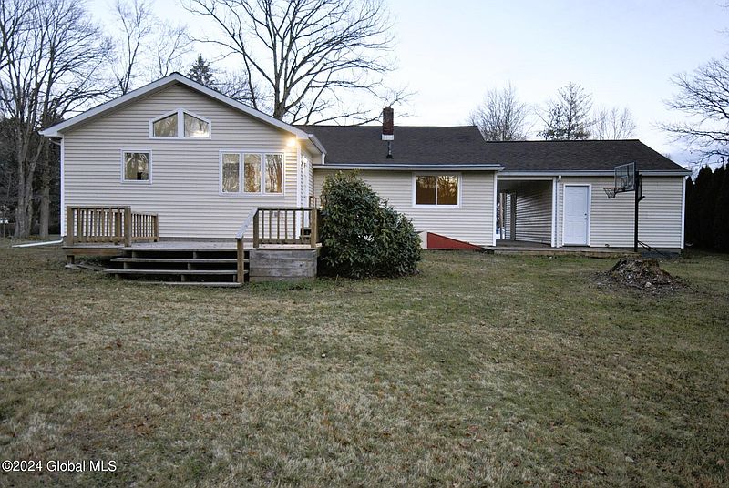 4th image of 937 Algonquin Road