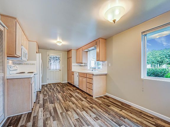 4th image of 20303 Dayton Ave N #A