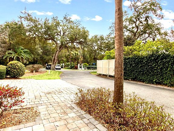 4th image of 4748 Le Mon Cay Ct