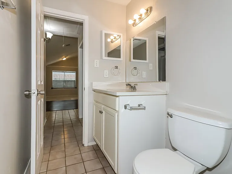 20250 Telegraph Square Ln — Photo 14