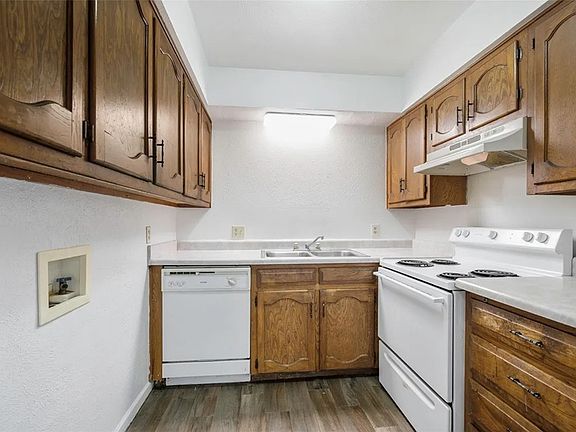 4th image of 1206 Hilltop Dr