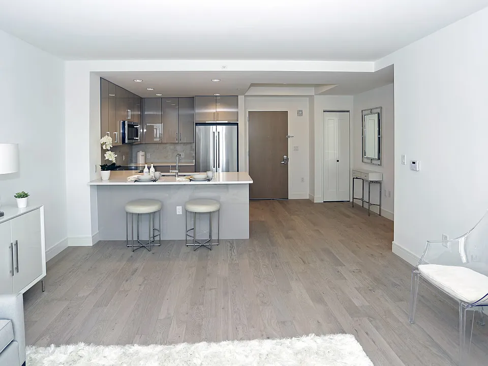 691 Anderson Ave #2