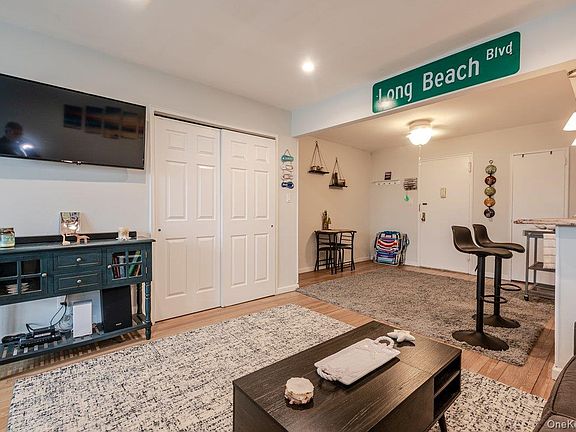 5th image of 210 E Broadway #4D