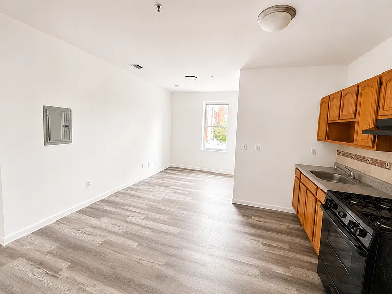 146 N Grove St — Photo 28