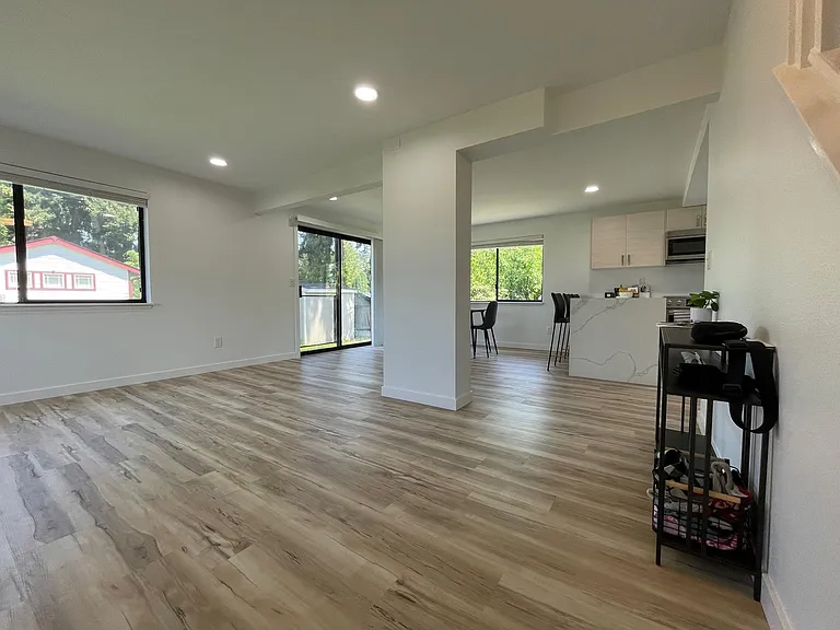 2720 NE 21st St — Photo 6
