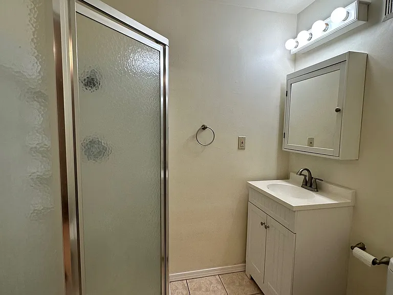 224 Guttenberg St #1 — Photo 8