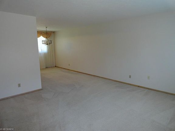 4th image of 6059 Houston Dr