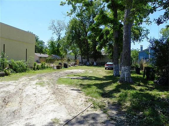 4th image of 224 E Crosstimbers St