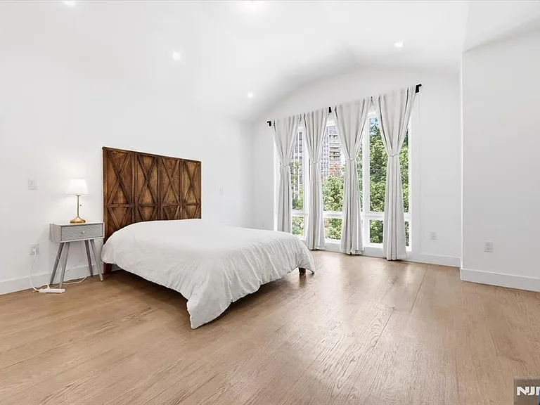 30 Lafayette Ave — Photo 26