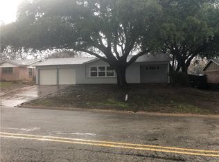 815 Simmons Dr, Euless, TX 76040