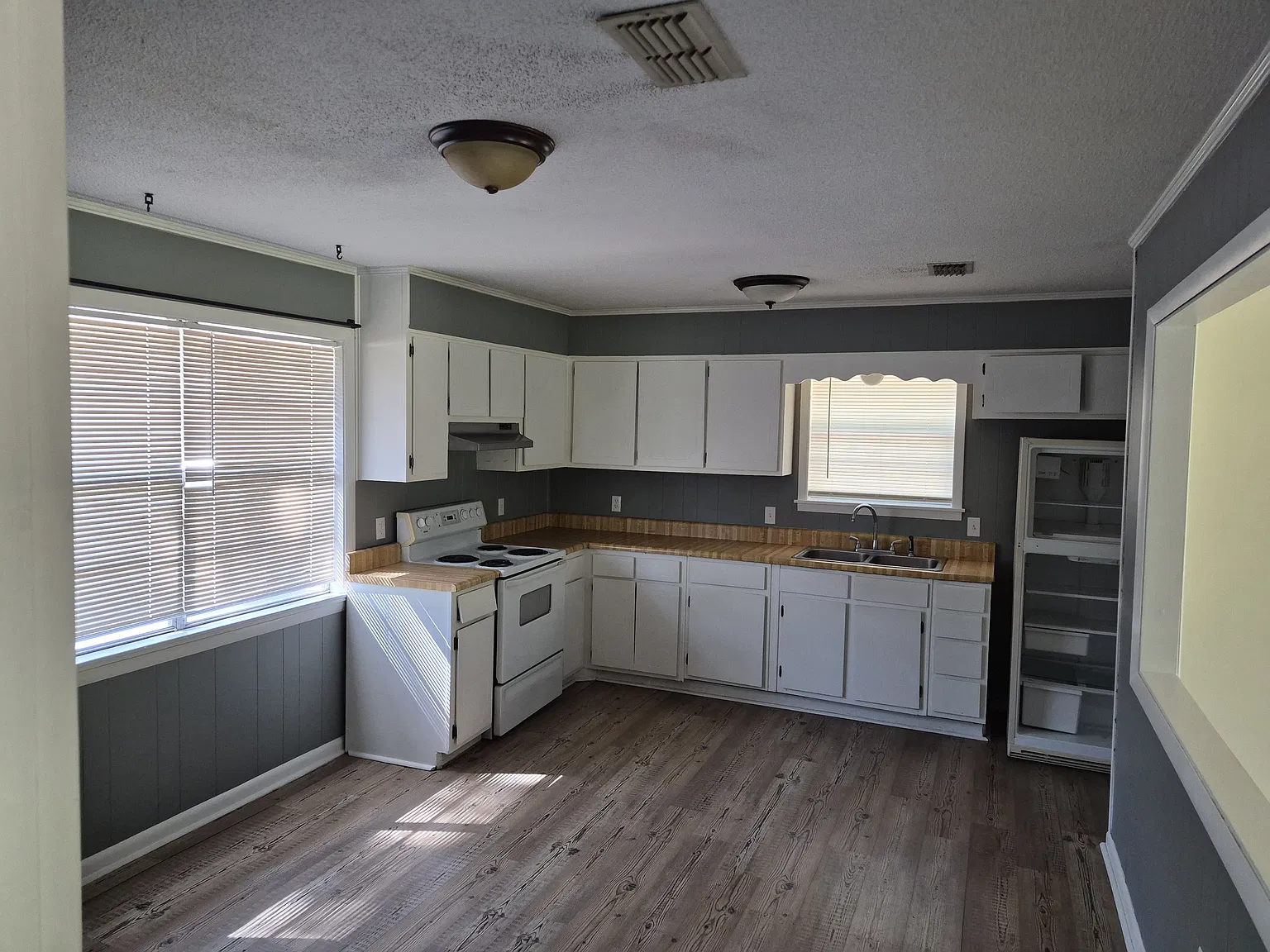 3 bed, 1.5 bath, 1080 sqft, $1,400 — Photo 2