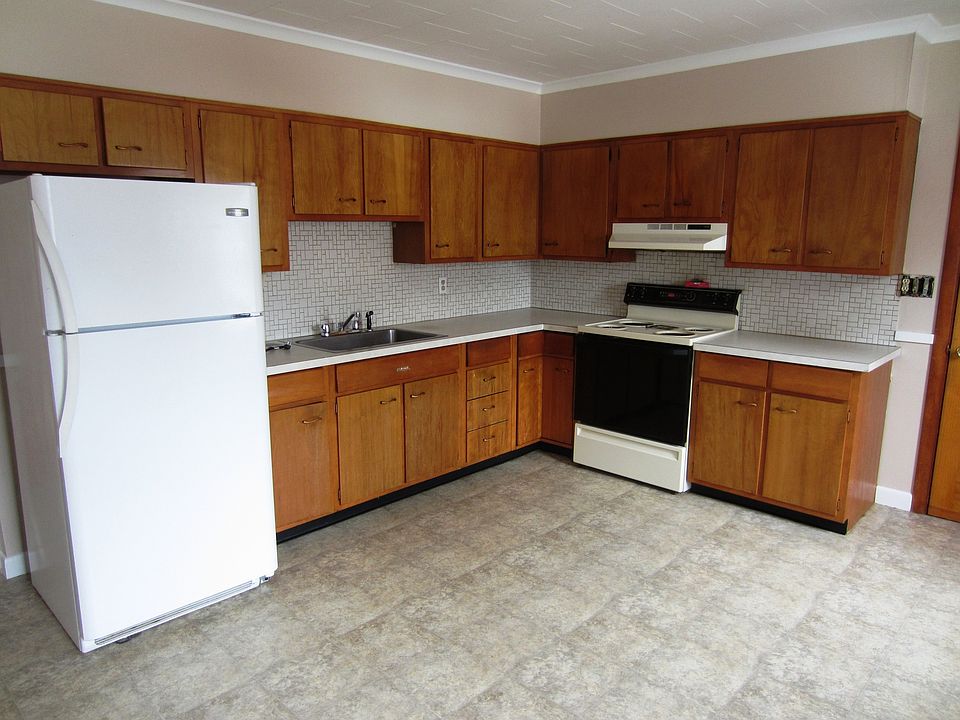 Large Fully Applianced Kitchen