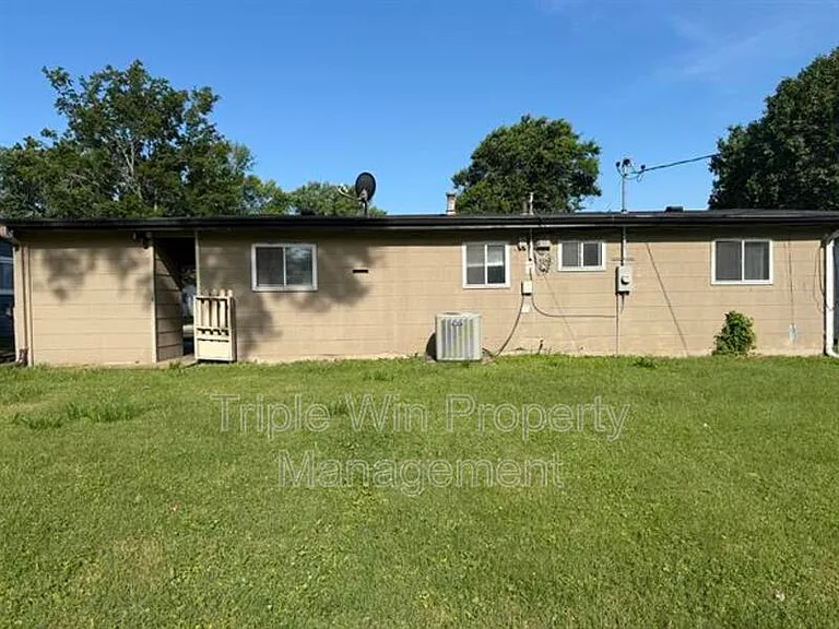 1710 Kay Dr — Photo 3